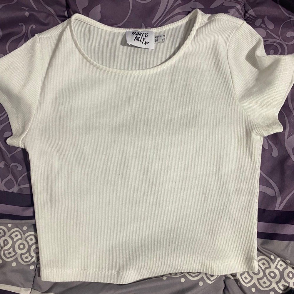 White crop top short sleeve
